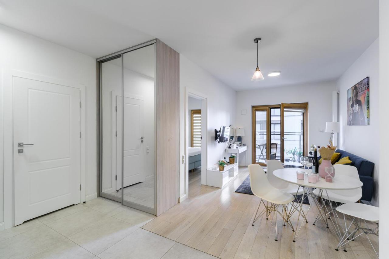 Lumina Luxury Apartments In Mennica Residence Варшава Екстериор снимка