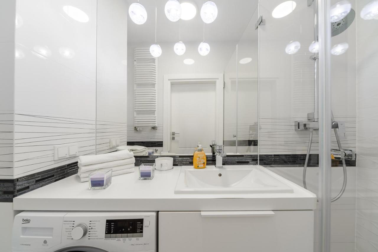 Lumina Luxury Apartments In Mennica Residence Варшава Екстериор снимка