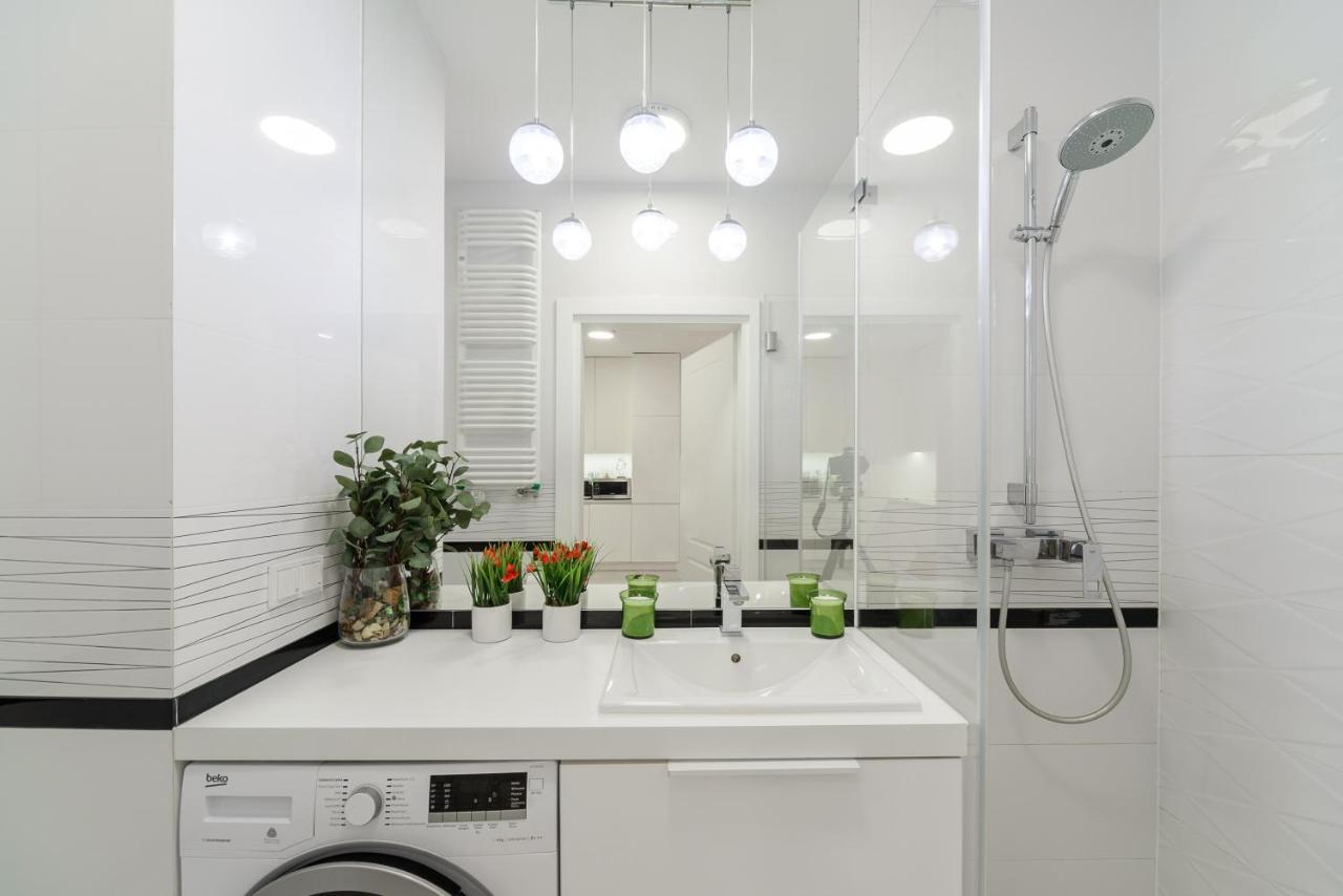 Lumina Luxury Apartments In Mennica Residence Варшава Екстериор снимка