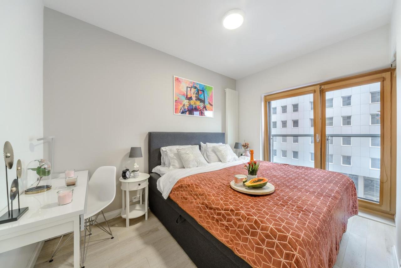 Lumina Luxury Apartments In Mennica Residence Варшава Екстериор снимка